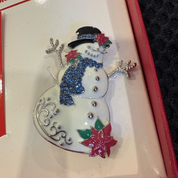 New Boxing Day Snowman Brooch Pin - Unisex - Picture 3 of 9
